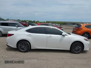 2018 Lexus ES 350 z VIN 58ABK1GG9JU095152, wystawiony jako IAAI lot #42505533 z przebiegiem 70 555 mil mil oraz . Historia ofert i sprzedaży dostępna na DreamBid. Obrazek 14.