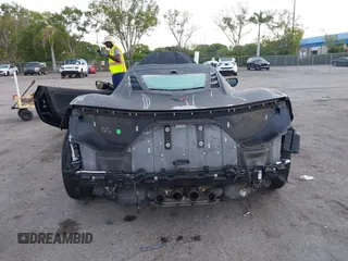 2023 Chevrolet Corvette 2LZ z VIN 1G1YE2D37P5601920, wystawiony jako IAAI lot #42228296 z przebiegiem 19 976 mil mil oraz . Historia ofert i sprzedaży dostępna na DreamBid. Obrazek 6.