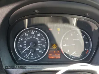 2007 BMW 3 Series 328xi z VIN WBAVT73597FZ36409, wystawiony jako Copart lot #61231975 z przebiegiem 236 005 mil mil oraz Szkoda całkowita • Salvage title. Historia ofert i sprzedaży dostępna na DreamBid. Obrazek 9.