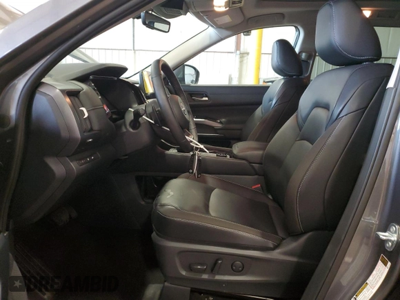 2024 Nissan Pathfinder SL z VIN 5N1DR3CD6RC272468, wystawiony jako Copart lot #58295815 z przebiegiem 5 147 mil mil oraz Szkoda całkowita • Salvage title. Historia ofert i sprzedaży dostępna na DreamBid. Obrazek 7.