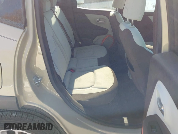 2015 Jeep Renegade Latitude with VIN ZACCJBBT0FPB67030, listed as a IAAI auction lot 41866195 with 120,618 mi miles. Bid and sale history available at carsss.com. Image 8.