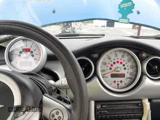 2006 MINI Hardtop with VIN WMWRC33516TK18735, listed as a IAAI auction lot 42519124 with 135,976 mi miles and . Bid and sale history available at DreamBid. Image 7.