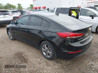 2018 Hyundai Elantra SEL z VIN KMHD84LF2JU492179, wystawiony jako IAAI lot #41883084 z przebiegiem 39 642 mil mil oraz . Historia ofert i sprzedaży dostępna na DreamBid. Obrazek 3.