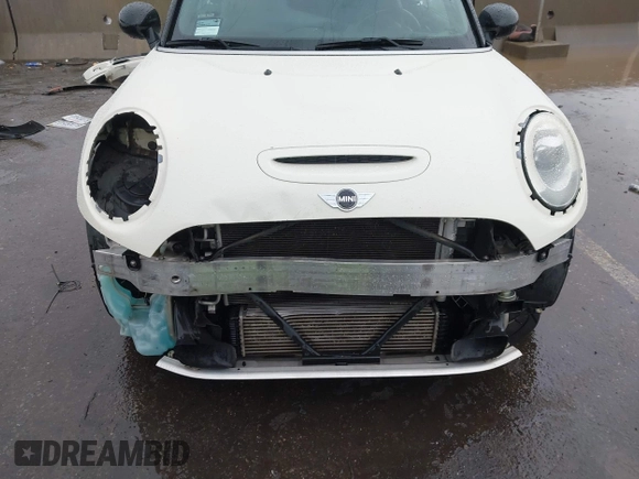 2016 MINI Convertible S z VIN WMWWG9C52G3C21934, wystawiony jako IAAI lot #41569029 z przebiegiem 102 042 mil mil oraz . Historia ofert i sprzedaży dostępna na DreamBid. Obrazek 6.