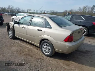 2007 Ford Focus S with VIN 1FAFP34N17W332474, listed as a IAAI auction lot 42052900 with 92,400 mi miles and . Bid and sale history available at carsss.com. Image 3.
