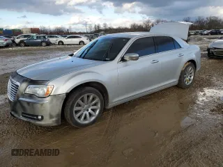 2012 Chrysler 300 Limited z VIN 2C3CCACG0CH223324, wystawiony jako Copart lot #43541905 z przebiegiem 153 333 mil mil oraz Szkody całkowita. Historia ofert i sprzedaży dostępna na DreamBid. Obrazek 1.
