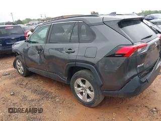 2021 Toyota RAV4 XLE with VIN 2T3W1RFV7MW114464, listed as a IAAI auction lot 39354802 with 41,922 mi miles. Bid and sale history available at carsss.com. Image 3.