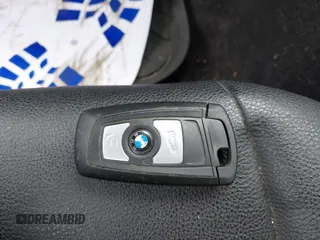 2013 BMW 3 Series 328i xDrive с VIN WBA3B5G51DNS00364, выставлен на аукционе IAAI как лот 42256459 с пробегом 110 970 миль миль и . История ставок и продаж доступна на DreamBid. Изображение 11.