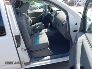 2019 Nissan Frontier S z VIN 1N6BD0CT4KN715613, wystawiony jako IAAI lot #42359362 z przebiegiem 69 180 mil mil oraz . Historia ofert i sprzedaży dostępna na DreamBid. Obrazek 5.