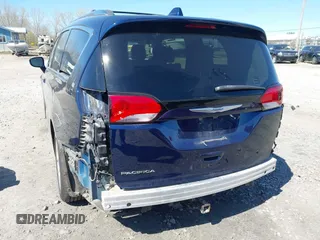 2018 Chrysler Pacifica Touring L z VIN 2C4RC1BGXJR126520, wystawiony jako IAAI lot #42223746 z przebiegiem 117 847 mil mil oraz . Historia ofert i sprzedaży dostępna na DreamBid. Obrazek 6.