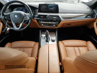 2019 BMW 5 Series 530i z VIN WBAJA5C56KWW14361, wystawiony jako Copart lot #56403635 z przebiegiem 123 182 mil mil oraz Szkoda całkowita • Salvage title. Historia ofert i sprzedaży dostępna na DreamBid. Obrazek 8.