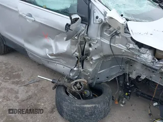 2016 Ford Escape SE с VIN 1FMCU9G98GUB42623, выставлен на аукционе IAAI как лот 41614427 с пробегом Не указан миль и . История ставок и продаж доступна на DreamBid. Изображение 11.