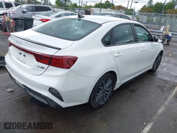2023 Kia Forte GT-Line z VIN 3KPF54AD5PE583428, wystawiony jako IAAI lot #42016122 z przebiegiem 16 589 mil mil oraz . Historia ofert i sprzedaży dostępna na DreamBid. Obrazek 4.