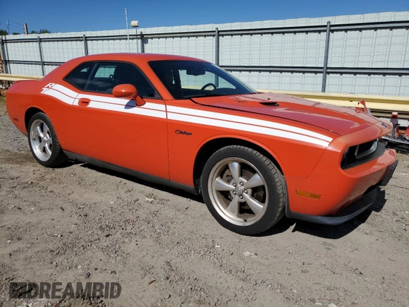 2010 Dodge Challenger R/T Classic z VIN 2B3CJ5DT6AH270246, wystawiony jako Copart lot #53499155 z przebiegiem 69 107 mil mil oraz Szkoda całkowita • Salvage title. Historia ofert i sprzedaży dostępna na DreamBid. Obrazek 4.