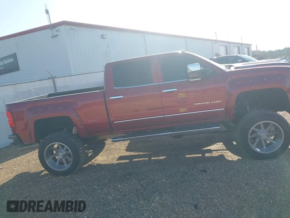2018 GMC Sierra 2500HD Denali z VIN 1GT12UEY6JF272619, wystawiony jako IAAI lot #41743216 z przebiegiem 165 231 mil mil oraz . Historia ofert i sprzedaży dostępna na DreamBid. Obrazek 13.