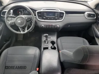 2016 Kia Sorento LX z VIN 5XYPGDA58GG178142, wystawiony jako Copart lot #58348045 z przebiegiem 126 497 mil mil oraz Czysty tytuł • Clean title. Historia ofert i sprzedaży dostępna na DreamBid. Obrazek 8.