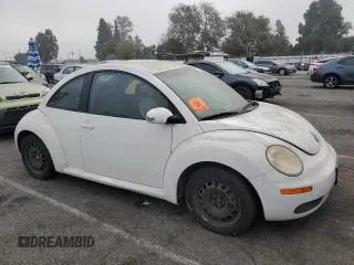 2010 Volkswagen New Beetle Coupe with VIN 3VWPG3AG7AM015470, listed as a Copart auction lot 86913404 with 63,972 mi miles and Clean Title. Bid and sale history available at carsss.com. Image 4.
