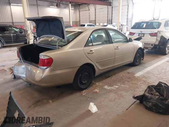 2006 Toyota Camry STD z VIN 4T1BE32K66U659112, wystawiony jako IAAI lot #42083932 z przebiegiem 217 645 mil mil oraz . Historia ofert i sprzedaży dostępna na DreamBid. Obrazek 4.