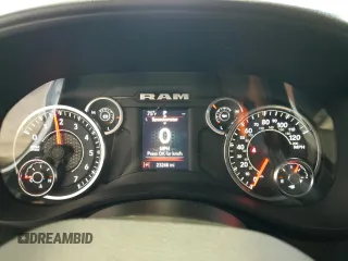 2023 Ram 1500 Big Horn z VIN 1C6RRFBG1PN554291, wystawiony jako Copart lot #59908015 z przebiegiem 23 248 mil mil oraz Czysty tytuł • Clean title. Historia ofert i sprzedaży dostępna na DreamBid. Obrazek 9.