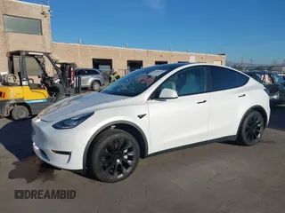 2021 Tesla Model Y Standard Range z VIN 5YJYGDED4MF123311, wystawiony jako IAAI lot #41200519 z przebiegiem 70 190 mil mil oraz . Historia ofert i sprzedaży dostępna na DreamBid. Obrazek 2.