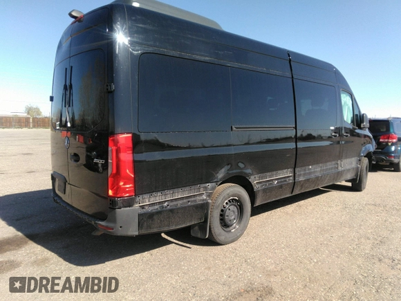 2024 Mercedes-Benz Sprinter Passenger with VIN W1Z4NGHY2RT162429, listed as a IAAI auction lot 41994321 with 6,092 mi miles. Bid and sale history available at carsss.com. Image 4.