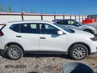 2017 Nissan Rogue SV z VIN KNMAT2MTXHP609952, wystawiony jako IAAI lot #42149361 z przebiegiem 105 911 mil mil oraz . Historia ofert i sprzedaży dostępna na DreamBid. Obrazek 13.