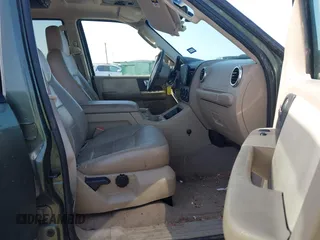 2004 Ford Expedition Special Service with VIN 1FMPU15L94LB62978, listed as a IAAI auction lot 41839156 with 147,700 mi miles. Bid and sale history available at carsss.com. Image 5.