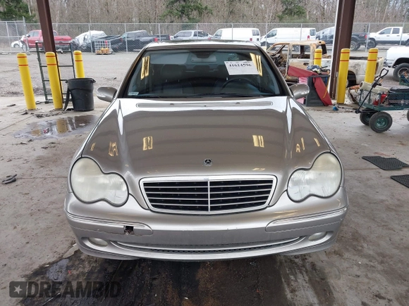 2003 Mercedes-Benz C 230 Kompressor with VIN WDBRF40J43F385553, listed as a IAAI auction lot 41614596 with 196,640 mi miles and . Bid and sale history available at DreamBid. Image 11.