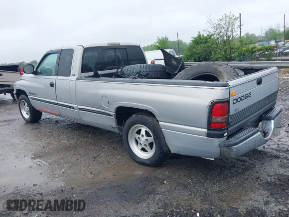 1999 Dodge 1500 z VIN 1B7HC13Z2XJ568376, wystawiony jako IAAI lot #42208937 z przebiegiem 232 834 mil mil oraz . Historia ofert i sprzedaży dostępna na DreamBid. Obrazek 3.