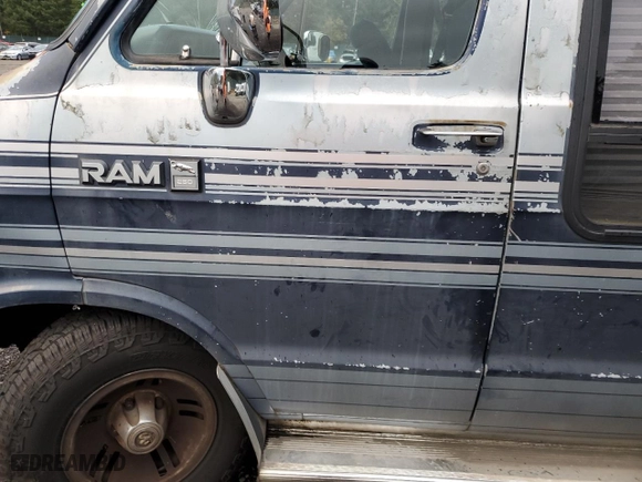 1990 Dodge Ram Van with VIN 2B6HB21Y5LK782638, listed as a Copart auction lot 81996984 with NaN miles and Salvage Title. Bid and sale history available at carsss.com. Image 7.