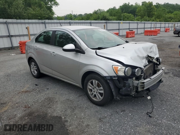 2014 Chevrolet Sonic LT z VIN 1G1JC5SH1E4243983, wystawiony jako Copart lot #59483085 z przebiegiem 106 345 mil mil oraz Szkoda całkowita • Salvage title. Historia ofert i sprzedaży dostępna na DreamBid. Obrazek 4.