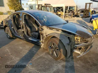 2019 Tesla Model 3 Mid Range z VIN 5YJ3E1EA8KF306096, wystawiony jako Copart lot #82712354 z przebiegiem 170 775 mil mil oraz Szkoda całkowita • Salvage title. Historia ofert i sprzedaży dostępna na DreamBid. Obrazek 4.