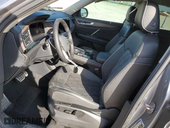 2024 Volkswagen Atlas SEL Premium R-Line with VIN 1V2FR2CA9RC520336, listed as a Copart auction lot 52252065 with 16,900 mi miles and Salvage title. Bid and sale history available at DreamBid. Image 7.