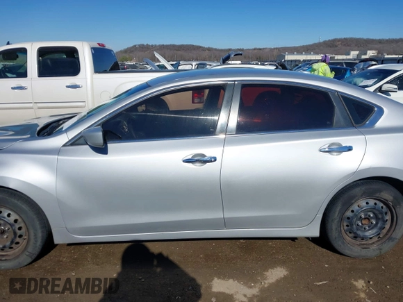 2015 Nissan Altima 2.5 S with VIN 1N4AL3AP6FC256813, listed as a IAAI auction lot 41417833 with 237,936 mi miles. Bid and sale history available at carsss.com. Image 15.