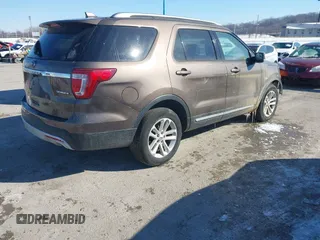 2016 Ford Explorer XLT with VIN 1FM5K7D80GGA43226, listed as a IAAI auction lot 41624298 with 173,649 mi miles. Bid and sale history available at carsss.com. Image 4.