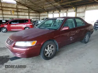 1999 Toyota Camry LE z VIN JT2BF28K3X0232720, wystawiony jako Copart lot #52631345 z przebiegiem 159 581 mil mil oraz Szkoda całkowita • Salvage title. Historia ofert i sprzedaży dostępna na DreamBid. Obrazek 1.