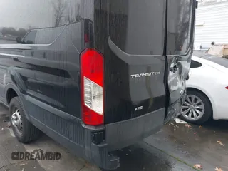 2022 Ford Transit Cargo z VIN 1FTBR3U85NKA64644, wystawiony jako IAAI lot #41006811 z przebiegiem 101 658 mil mil oraz . Historia ofert i sprzedaży dostępna na DreamBid. Obrazek 21.