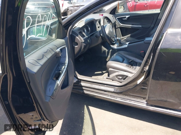 2013 Volvo S60 T5 Premier with VIN YV1612FS0D1219031, listed as a IAAI auction lot 42279228 with 131,855 mi miles and . Bid and sale history available at DreamBid. Image 5.