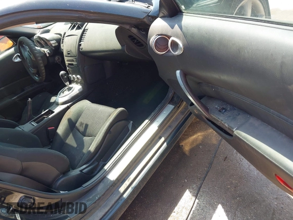 2008 Nissan 350Z Touring z VIN JN1BZ34EX8M751510, wystawiony jako IAAI lot #42509825 z przebiegiem 131 915 mil mil oraz . Historia ofert i sprzedaży dostępna na DreamBid. Obrazek 5.