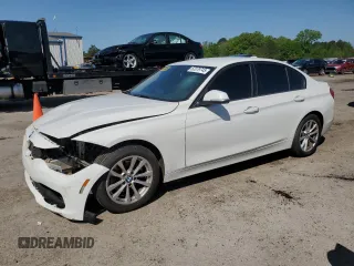 2018 BMW 3 Series 320i z VIN WBA8E1G52JNU92012, wystawiony jako Copart lot #52079745 z przebiegiem 130 361 mil mil oraz Szkoda całkowita • Salvage title. Historia ofert i sprzedaży dostępna na DreamBid. Obrazek 1.