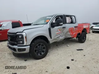 2024 Ford Super Duty F-250 SRW XL with VIN 1FT8W2BA5REC59750, listed as a Copart auction lot 42229235 with 2,724 mi miles and Salvage Title. Bid and sale history available at carsss.com. Image 1.