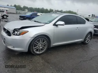 2008 Scion tC Spec z VIN JTKDE167280259526, wystawiony jako Copart lot #57526575 z przebiegiem 164 428 mil mil oraz Szkoda całkowita • Salvage title. Historia ofert i sprzedaży dostępna na DreamBid. Obrazek 1.