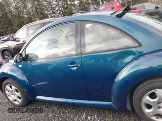 2002 Volkswagen New Beetle Coupe GLS with VIN 3VWCD21C52M427614, listed as a IAAI auction lot 41754238 with 194,718 mi miles. Bid and sale history available at carsss.com. Image 14.