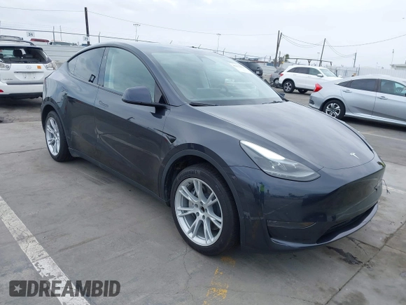 2024 Tesla Model Y z VIN 7SAYGDEDXRF032666, wystawiony jako IAAI lot #42373033 z przebiegiem 7 428 mil mil oraz . Historia ofert i sprzedaży dostępna na DreamBid. Obrazek 1.