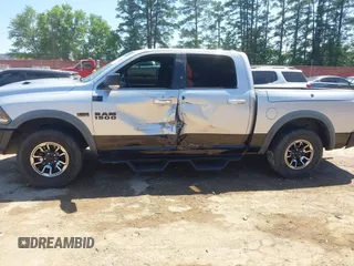 2016 Ram 1500 Rebel z VIN 1C6RR7YT7GS185173, wystawiony jako IAAI lot #42033684 z przebiegiem 152 758 mil mil oraz . Historia ofert i sprzedaży dostępna na DreamBid. Obrazek 14.