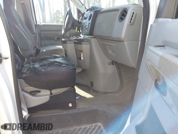 2011 Ford Econoline Passenger XL with VIN 1FBNE3BL8BDA78431, listed as a IAAI auction lot 41604795 with 179,493 mi miles. Bid and sale history available at carsss.com. Image 5.