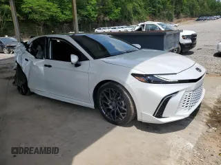 2025 Toyota Camry LE z VIN 4T1DAACK4SU058976, wystawiony jako Copart lot #55153145 z przebiegiem 18 584 mil mil oraz Szkoda całkowita • Salvage title. Historia ofert i sprzedaży dostępna na DreamBid. Obrazek 4.