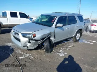 2018 Toyota 4Runner SR5 z VIN JTEBU5JR0J5534168, wystawiony jako IAAI lot #41388835 z przebiegiem 76 064 mil mil oraz . Historia ofert i sprzedaży dostępna na DreamBid. Obrazek 17.