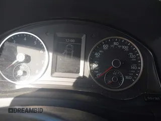 2014 Volkswagen Tiguan S z VIN WVGBV3AX7EW545538, wystawiony jako IAAI lot #42083281 z przebiegiem 129 227 mil mil oraz . Historia ofert i sprzedaży dostępna na DreamBid. Obrazek 7.