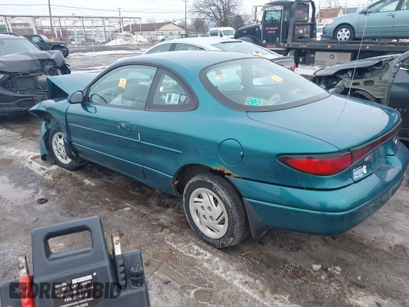 1998 Ford Escort z VIN 3FALP1137WR145199, wystawiony jako IAAI lot #41677279 z przebiegiem 92 232 mil mil oraz . Historia ofert i sprzedaży dostępna na DreamBid. Obrazek 3.